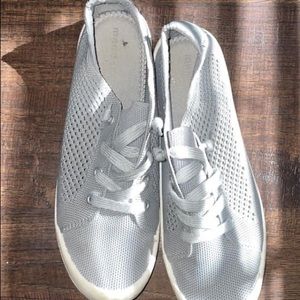 Steve Madden size 7.5 shoes.